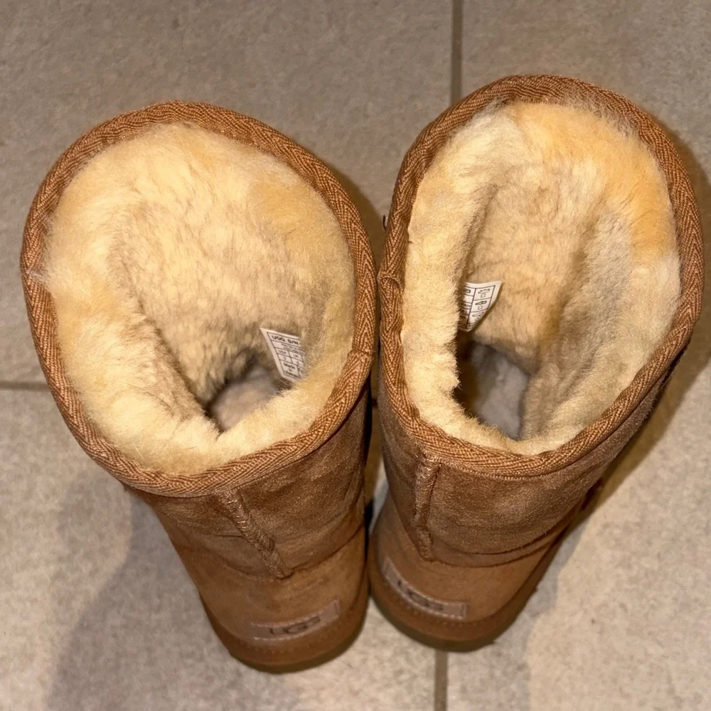 UGG‎ Classic II Genuine Shearling Lined Short Boot